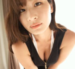 清瀬汐希 黒いミニワンピのお姉さんをエロアングルで鬼接写!