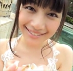 小松美咲 フロントV字バックレス衣装のほぼ半裸なエロボディ